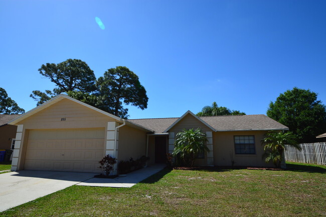 895 Wandering Pine Trail