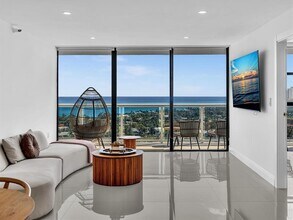 20515 E Country Club Dr in Miami, FL - Building Photo - Building Photo