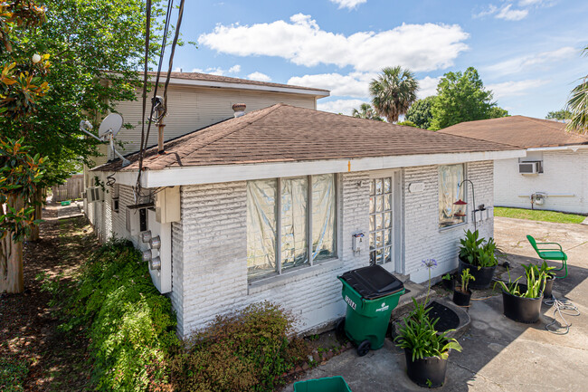 1208 Clearview Pkwy in Metairie, LA - Building Photo - Building Photo