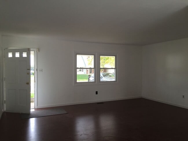 86 Evergreen Dr in Willingboro, NJ - Building Photo - Building Photo