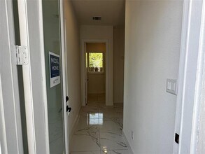 6139 W Montgomery Rd in Houston, TX - Foto de edificio - Building Photo