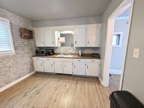 23 Elmwood Ave in Lockport, NY - Foto de edificio - Building Photo