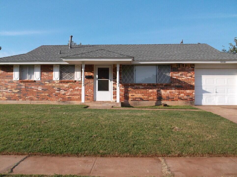 3200 Dentwood Terrace in Del City, OK - Building Photo