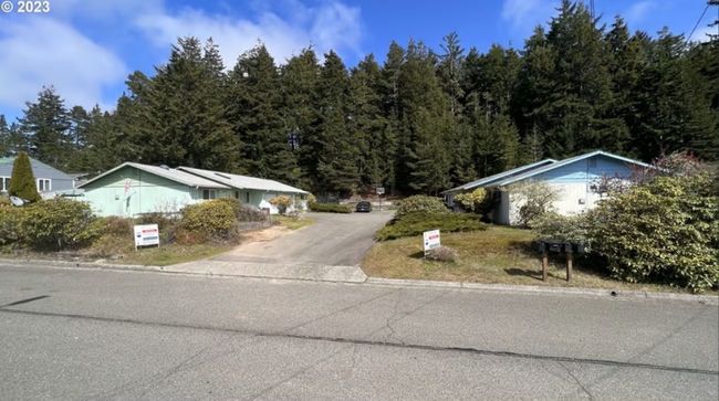 265-275 Ackerman Ave in Coos Bay, OR - Building Photo - Building Photo