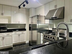 11776 Stratford House Pl in Reston, VA - Building Photo