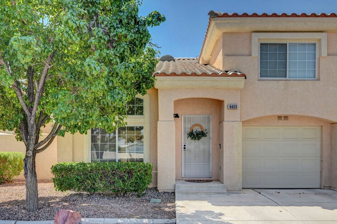 8409 Blazing Sun Ave in Las Vegas, NV - Building Photo