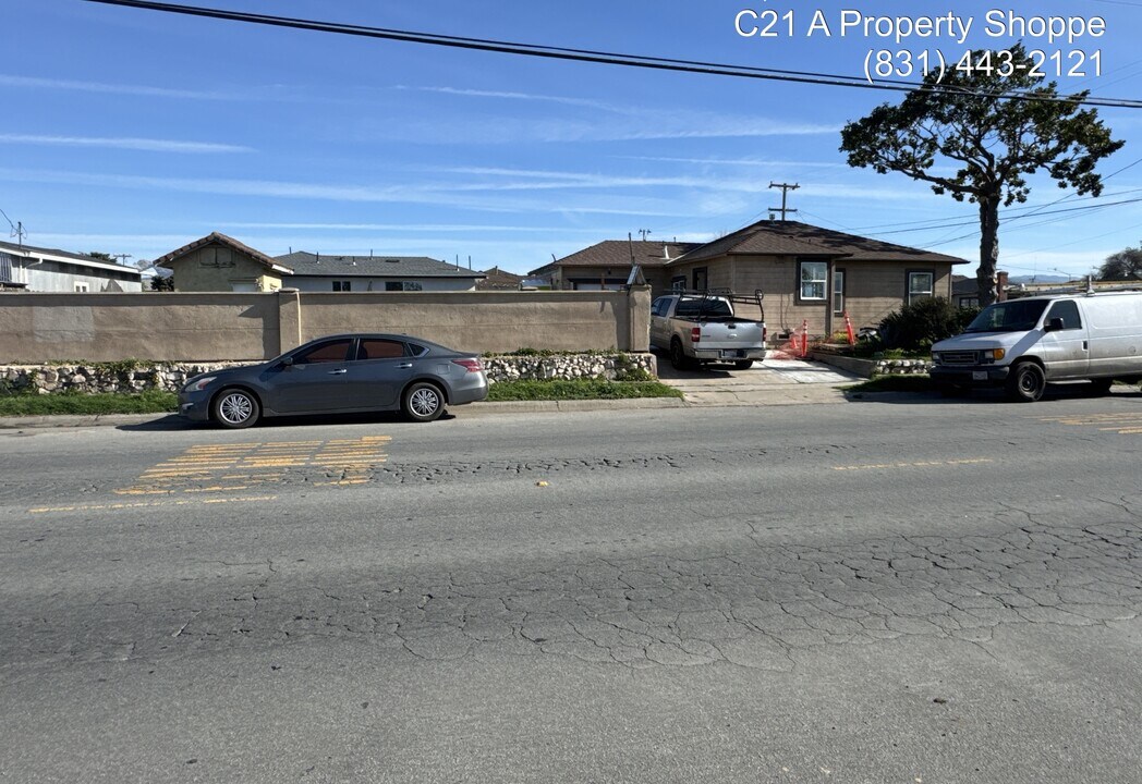 101 Midway Ave in Salinas, CA - Building Photo