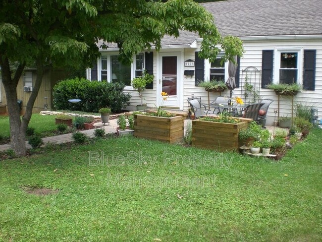 1202 Cherry Ave in Charlottesville, VA - Building Photo - Building Photo