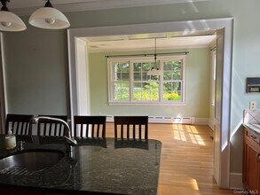 246 Beechmont Dr in New Rochelle, NY - Building Photo - Building Photo