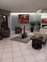 1000 St Charles Pl in Pembroke Pines, FL - Building Photo - Building Photo