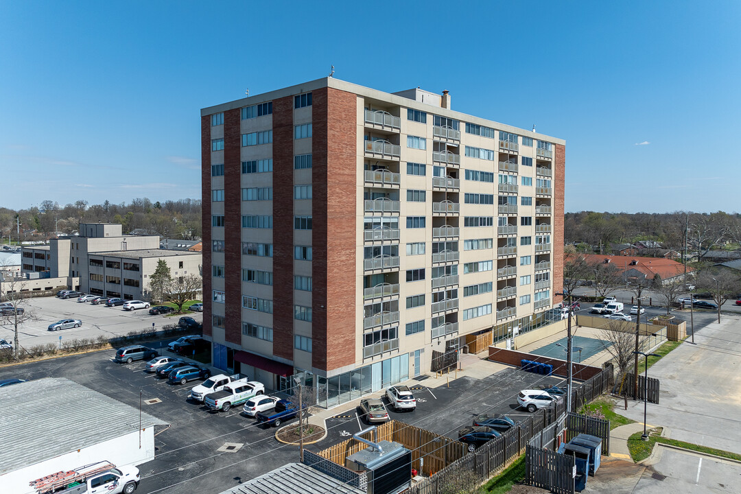 Continental Towers in Lexington, KY - Building Photo