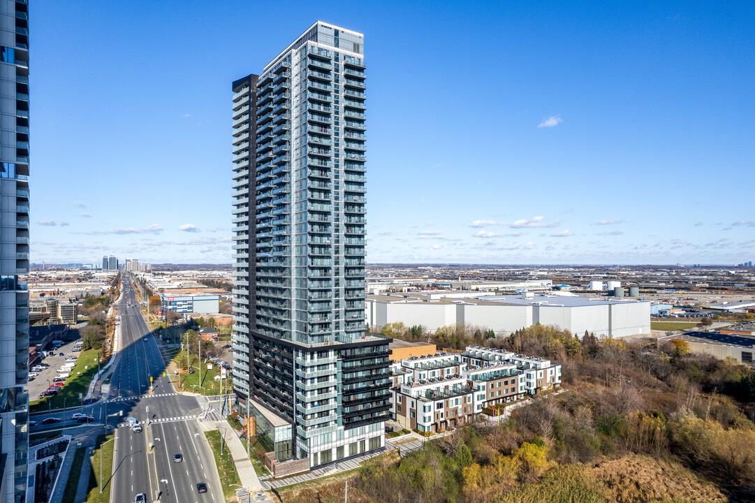 The Met Condos in Vaughan, ON - Building Photo