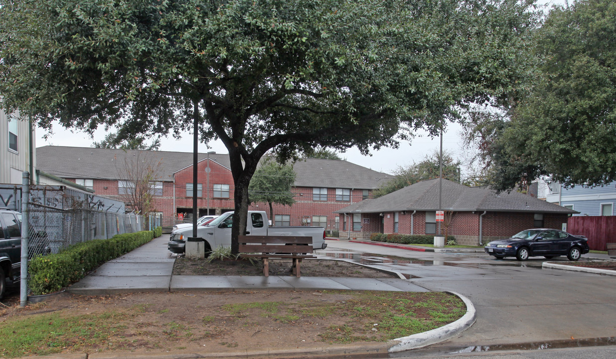 Heights Manor in Houston, TX - Foto de edificio