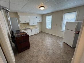 115 Sweet Ave in Woonsocket, RI - Building Photo - Building Photo