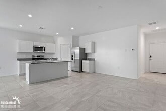 1361 W Hess Ave in Coolidge, AZ - Building Photo - Building Photo