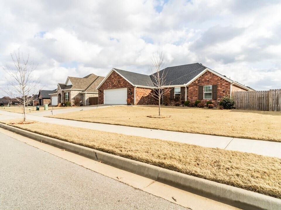 4303 SW Flagstone Blvd in Bentonville, AR - Building Photo