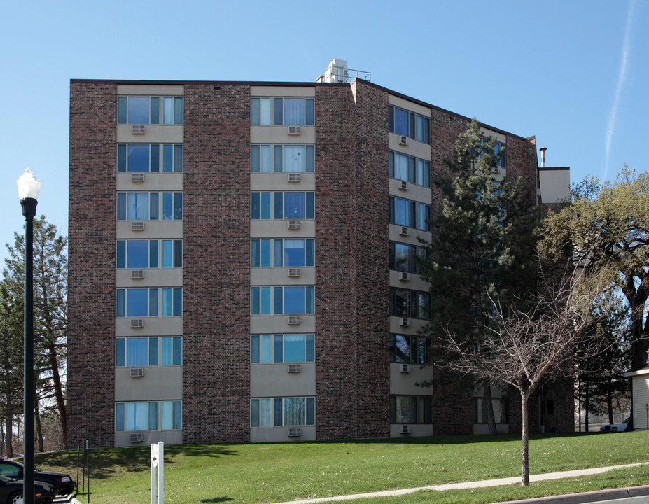 Park Towers in Hutchinson, MN - Foto de edificio