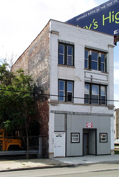 3227 W Harrison St in Chicago, IL - Building Photo