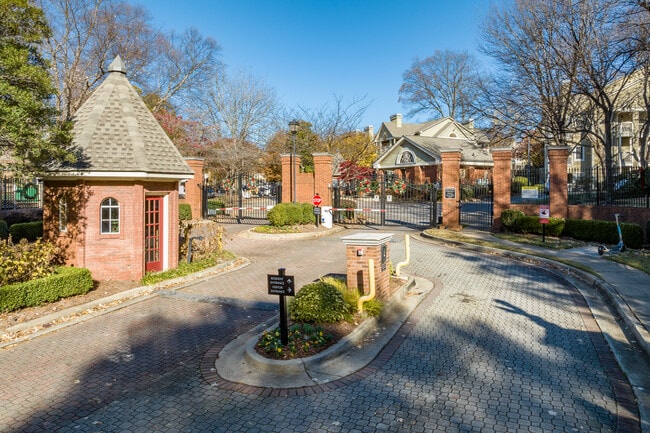 330 NE Mcgill Pl in Atlanta, GA - Building Photo - Building Photo