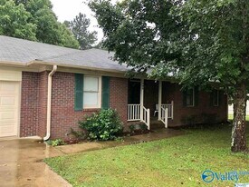 348 Ariel Dr in Harvest, AL - Building Photo