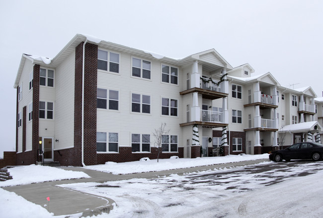 Gateway Village Apartments in Delano, MN - Foto de edificio - Building Photo