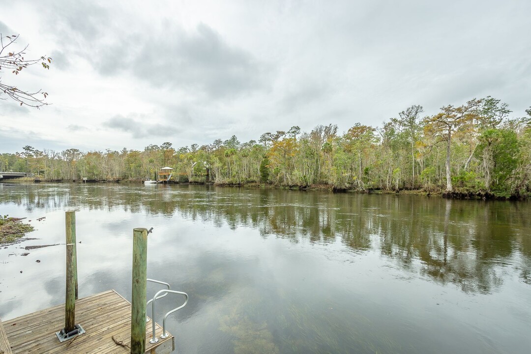 10 Manatee Way in Crawfordville, FL - Foto de edificio