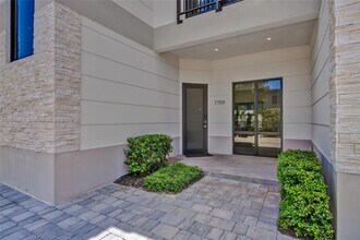 7759 SW 99th St in Kendall, FL - Building Photo - Building Photo