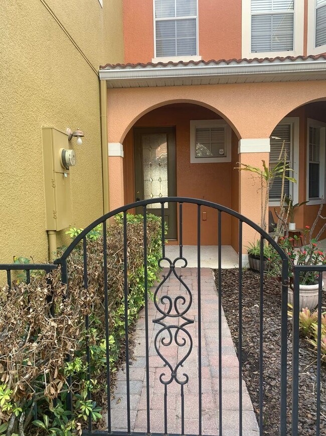 4896 Fiorazante Ave in Orlando, FL - Foto de edificio - Building Photo