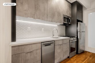 16-61 Woodbine St in Queens, NY - Building Photo - Building Photo