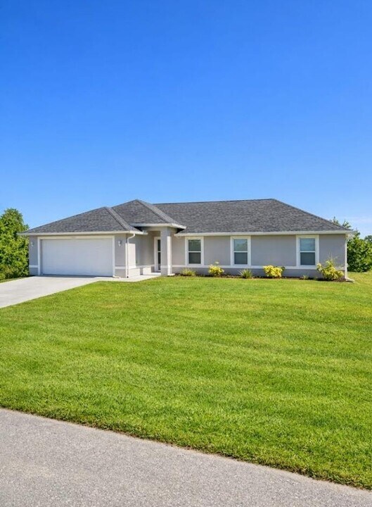 4317 NE 9th Pl in Cape Coral, FL - Building Photo