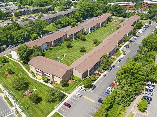 Copperfield Square Apartments in Fairfax, VA - Building Photo - Building Photo