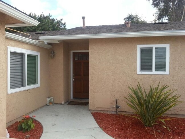 4043 Thomas St in Oceanside, CA - Building Photo - Building Photo