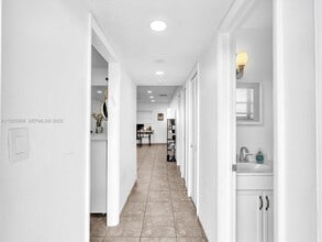 5130 SW 40th Ave in Fort Lauderdale, FL - Building Photo - Building Photo