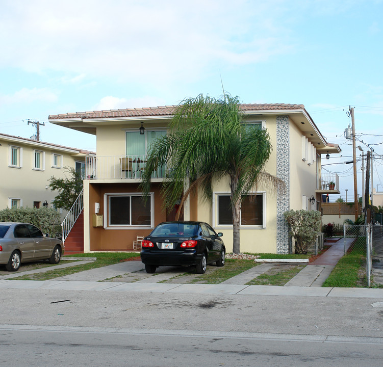 465-487 E 24th St in Hialeah, FL - Building Photo