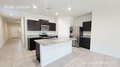 5269 Gummite Dr in San Tan Valley, AZ - Foto de edificio - Building Photo
