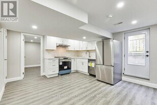 79 Strathavon Dr in Toronto, ON - Building Photo