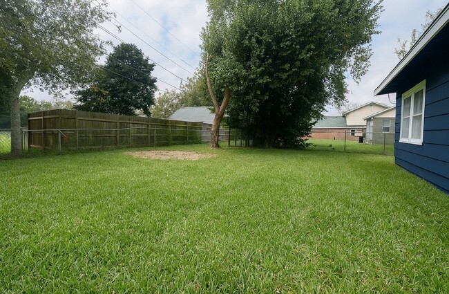 property at 502 Breezy Ln