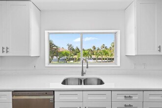 2265 NE 24th St in Lighthouse Point, FL - Building Photo - Building Photo