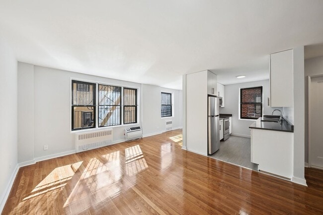 2400 Webb Ave in Bronx, NY - Building Photo - Building Photo