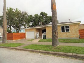 2528 Avenue K in Galveston, TX - Building Photo
