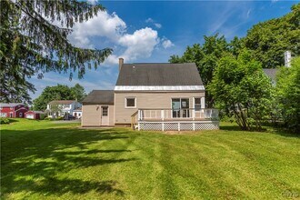 202 Fairway Dr in New Hartford, NY - Building Photo - Building Photo