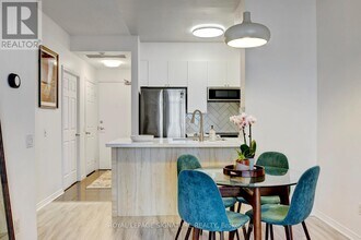 155 Beecroft Rd in Toronto, ON - Building Photo - Building Photo