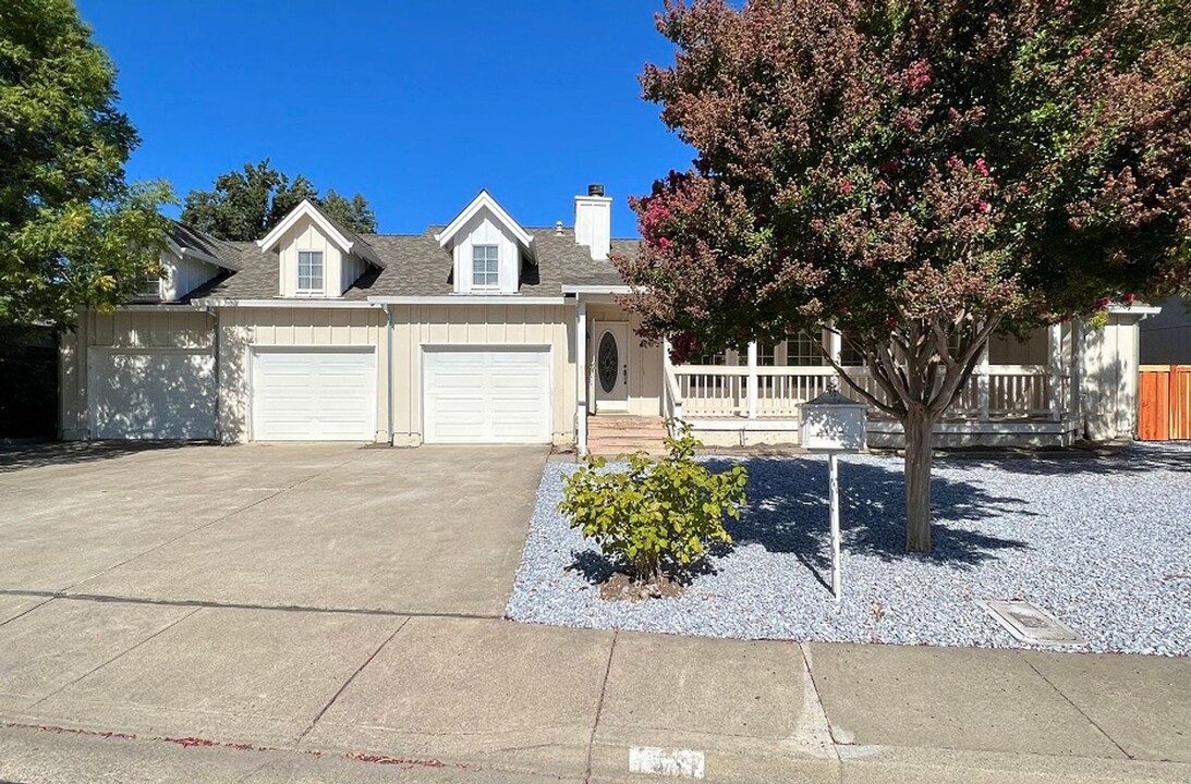 1901 Emerald Dr in Calistoga, CA - Building Photo