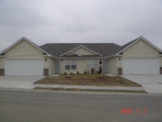 1524-1526 Eagle Dr in Pleasant Hill, MO - Building Photo