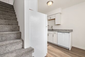 638 S Lakehurst Dr in Olathe, KS - Building Photo - Building Photo