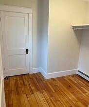 166 Massachusetts Ave, Unit Apartment 2 in Portland, ME - Foto de edificio - Building Photo