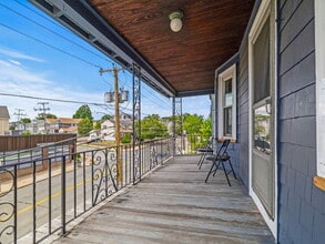 256 Main St, Unit 2 in Medford, MA - Foto de edificio - Building Photo