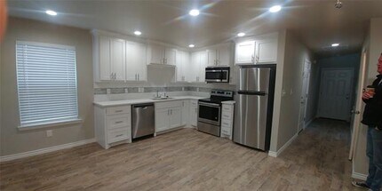 406 N Cleveland Ave in Sherman, TX - Building Photo - Building Photo