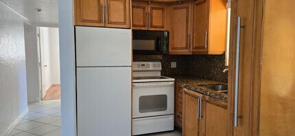 112 Newton Rd in West Park, FL - Building Photo - Building Photo