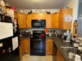 86 Endicott St, Unit D in Peabody, MA - Building Photo